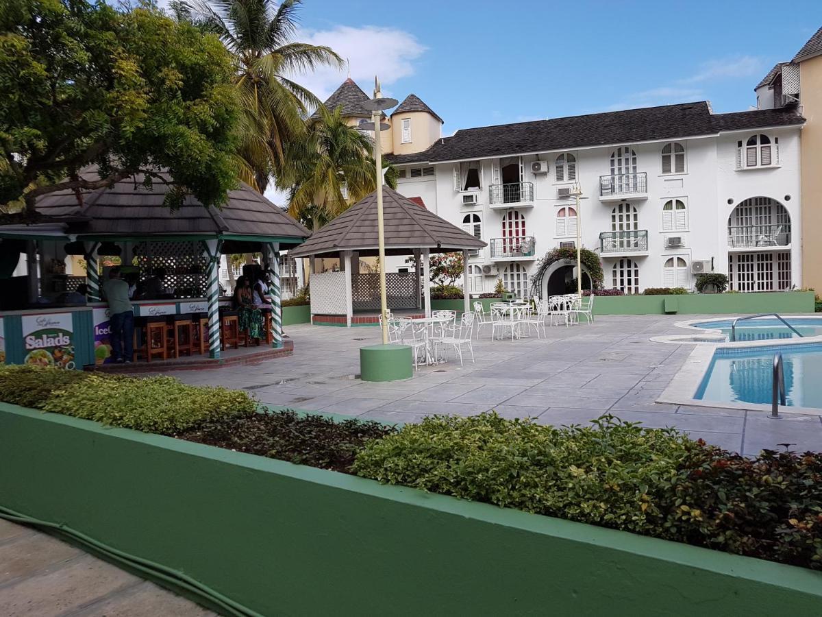 Almond Grove At Sand Castle Ocho Rios Exterior foto